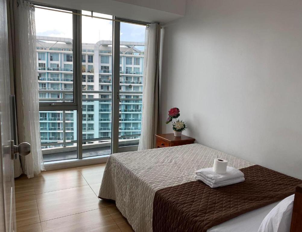 Azure Urban Resort A3 Near Airport Mall With Balcony Wavepool Манила Экстерьер фото