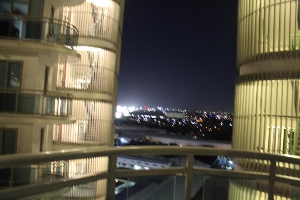 Azure Urban Resort A3 Near Airport Mall With Balcony Wavepool Манила Экстерьер фото