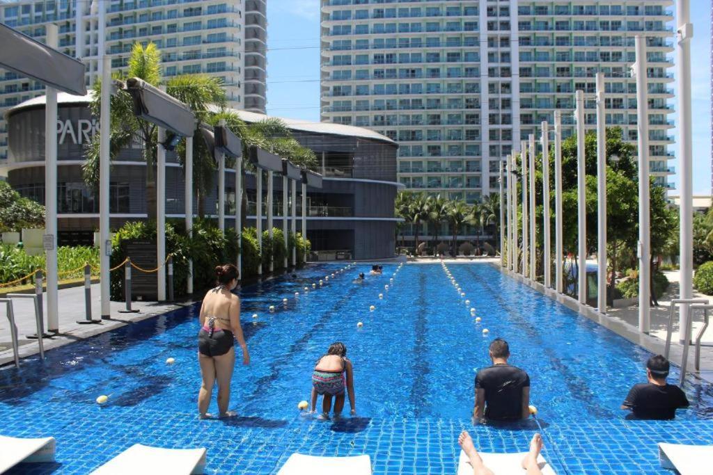Azure Urban Resort A3 Near Airport Mall With Balcony Wavepool Манила Экстерьер фото