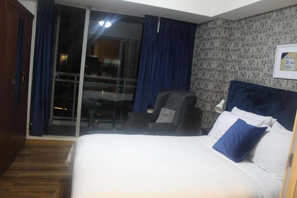Azure Urban Resort A3 Near Airport Mall With Balcony Wavepool Манила Экстерьер фото