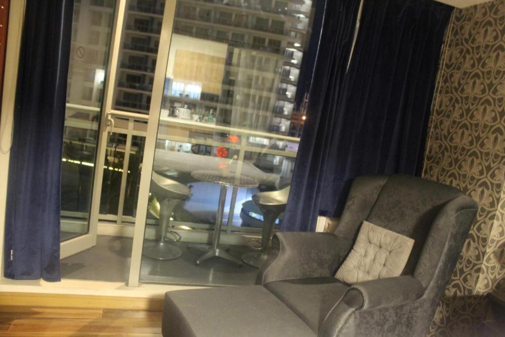 Azure Urban Resort A3 Near Airport Mall With Balcony Wavepool Манила Экстерьер фото